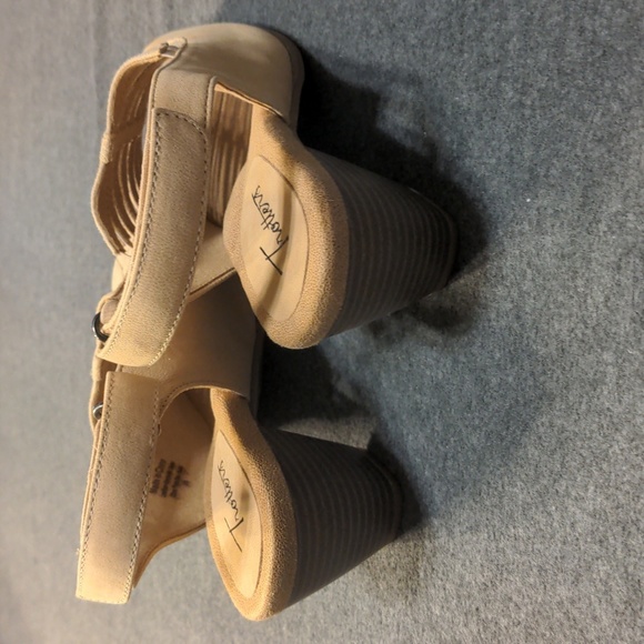 Trotters Minnie Slingback Sandal, Women's Size 8 M, Nude NWT - Picture 4 of 7